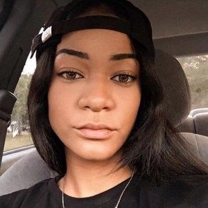 Meet your Posher, Michaela